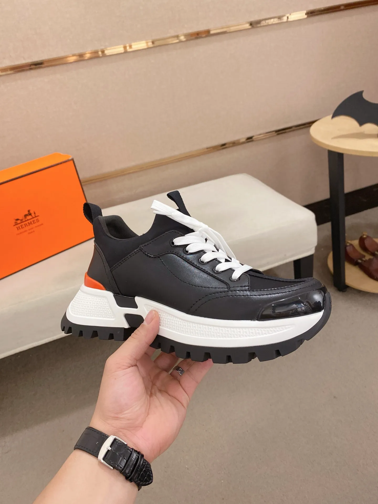 Men's clothing and shoes💰: 600💰《HERMES》【Classic original order·Version】Hermès; top 🔝purchasing agent🔍🔍men's latest 🇺🇸 counter sales simultaneously, imported from Italy original ▲▲cowhide ▲▲ (high-end, nobility, class) ) Exquisite workmanship (Italian 🇮🇹 imported water-dyed 🐂 cowhide lining) sole: original sole provided by the original factory, ⚠️exclusive double-layer activity·TPR·rubber·combined molded outsole; super comfortable·wear-resistant·non-slip·environmental protection The real thing is more beautiful if you take the real thing (high quality, follow the order). You can enter and exit the counter at will * Number of yards: 38-44 (can be customized 45-46, non-returnable)